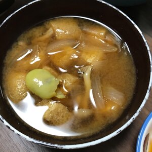 そら豆と玉ねぎと豆腐の味噌汁